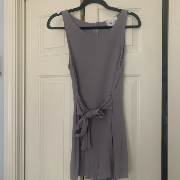 Light grey romper - Picture 2 of 2